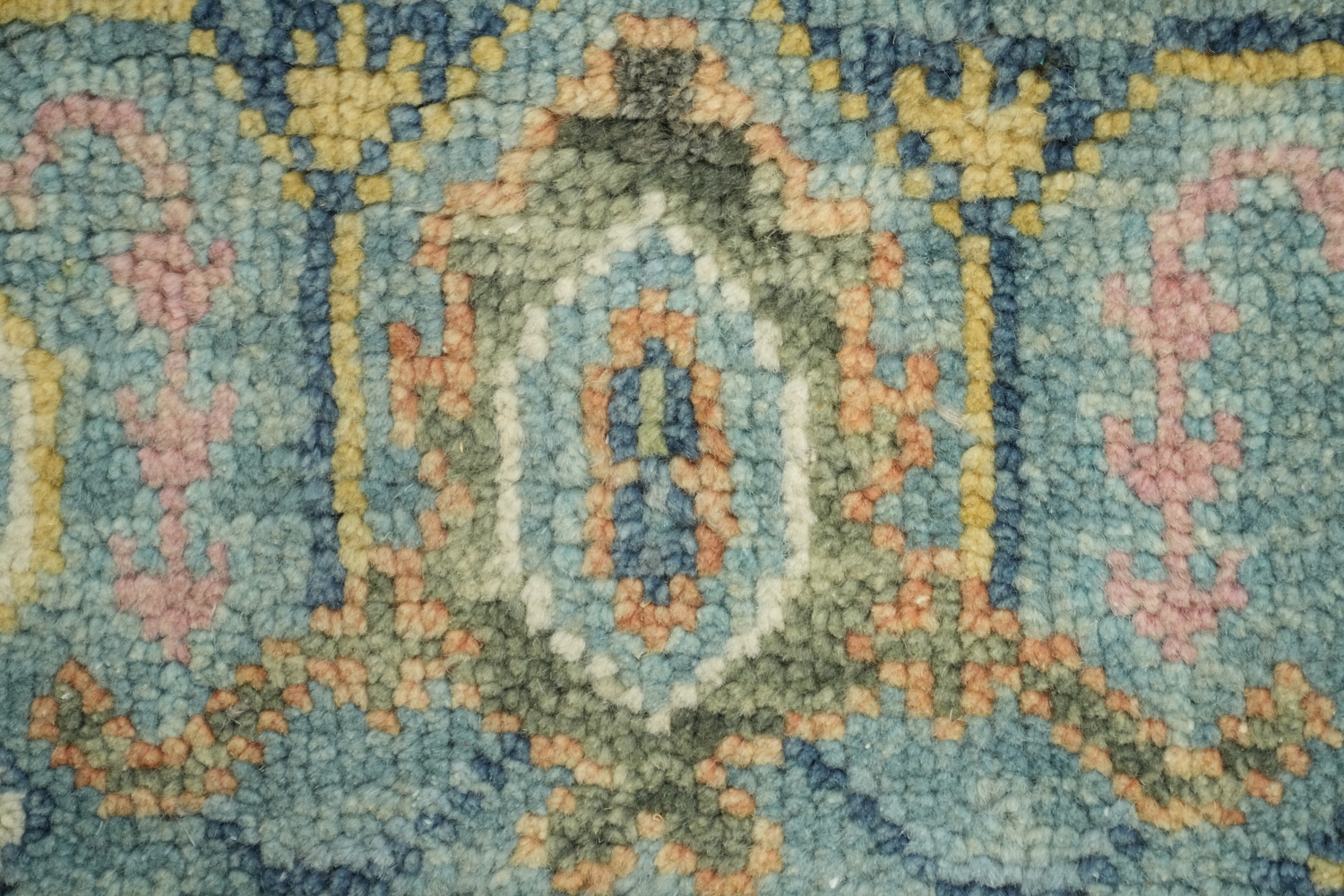 Luxurious 6'x9' Hand-Knotted Oushak Area Rug with Soft Floral Design in Blue