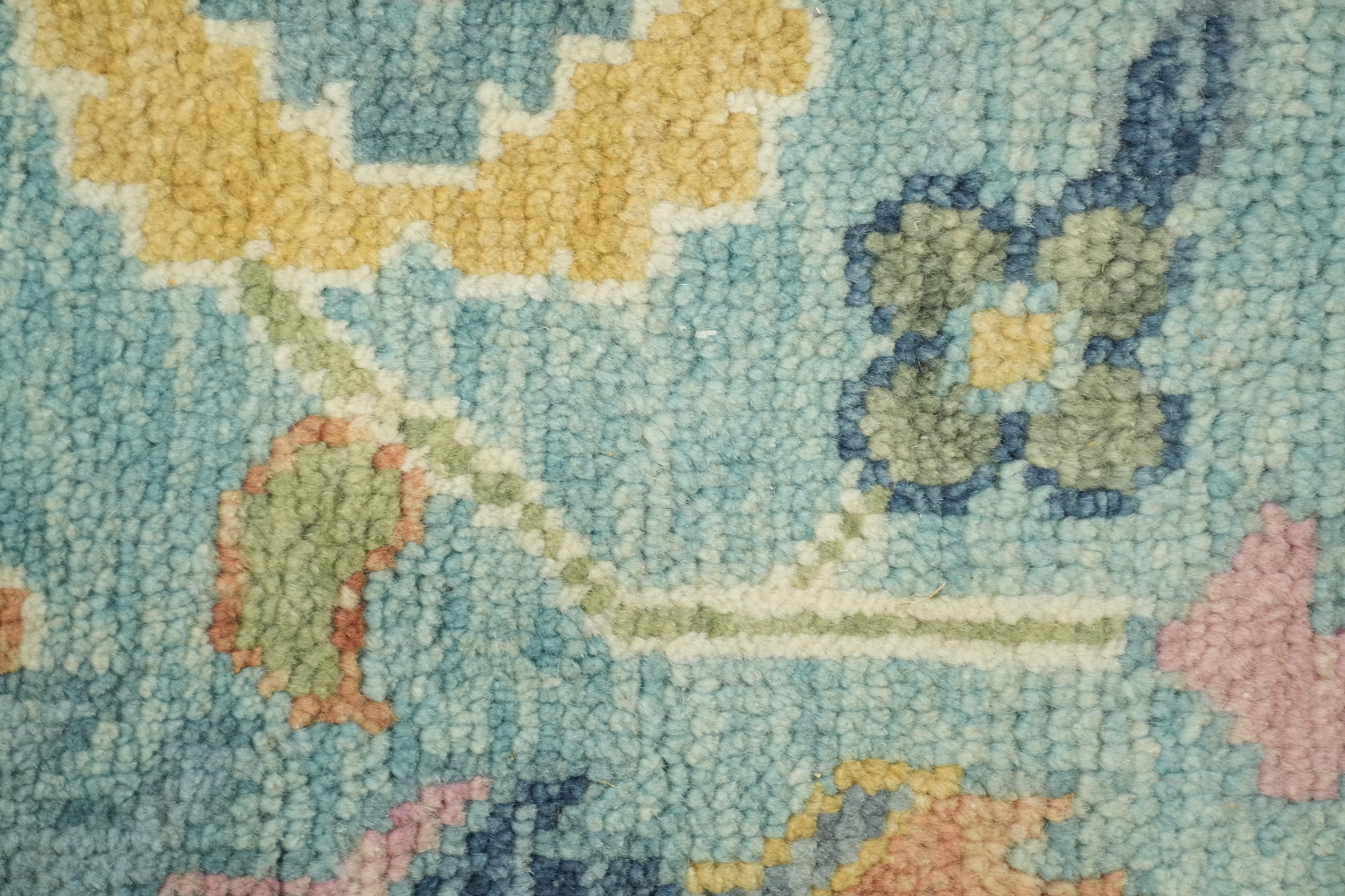 Luxurious 6'x9' Hand-Knotted Oushak Area Rug with Soft Floral Design in Blue