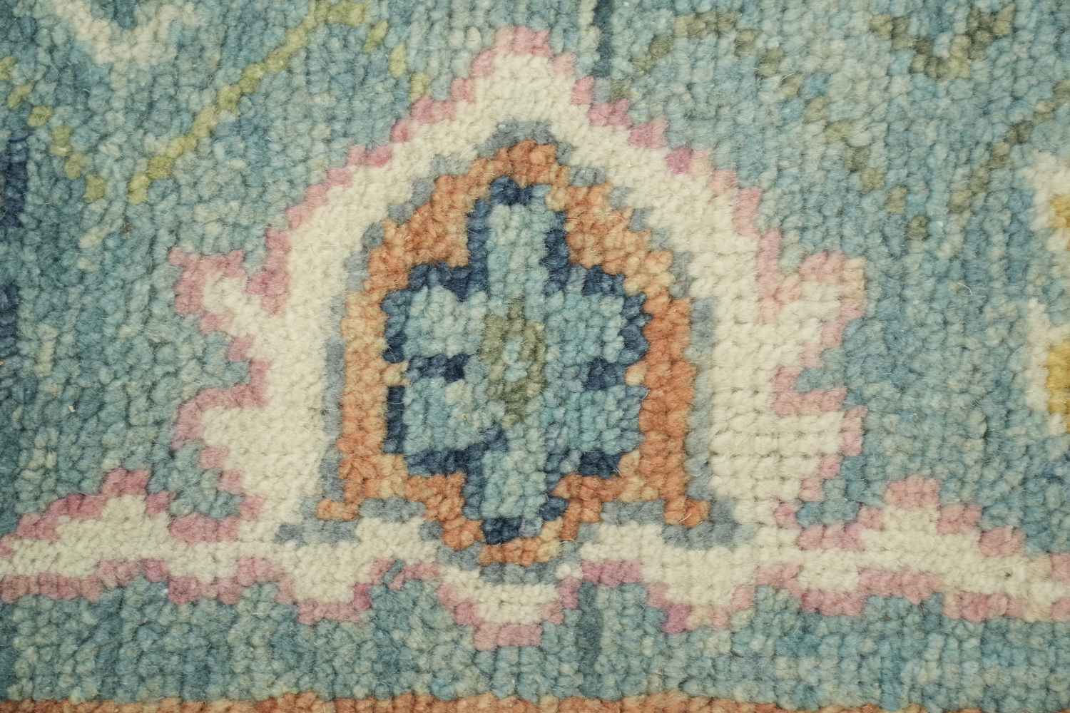 Luxurious 6'x9' Hand-Knotted Oushak Area Rug with Soft Floral Design in Blue