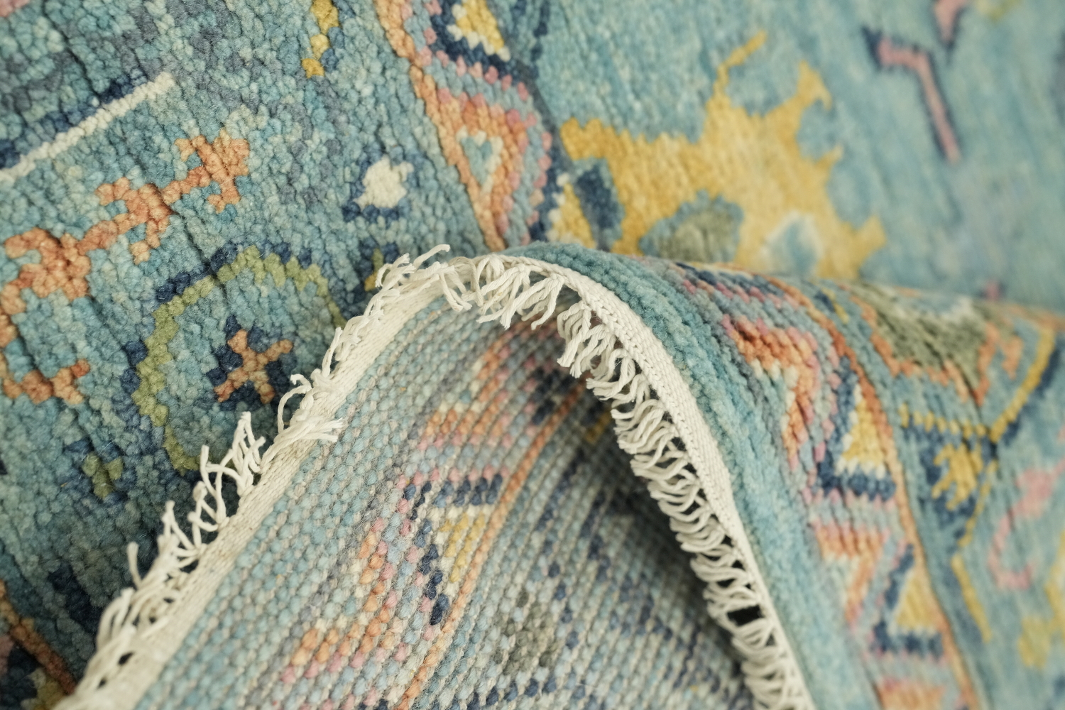 Luxurious 6'x9' Hand-Knotted Oushak Area Rug with Soft Floral Design in Blue