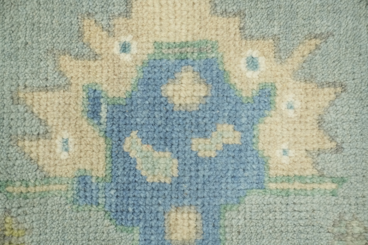 8x10 White and Aqua Blue Traditional Oushak Hand-Knotted Wool Area Rug 8x10