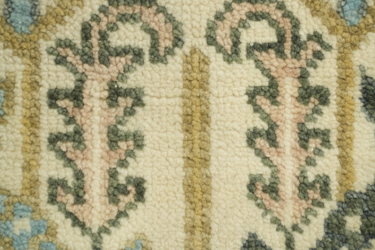 8'x8' Square Pale Pink Traditional Oushak Hand-Knotted Wool Rug