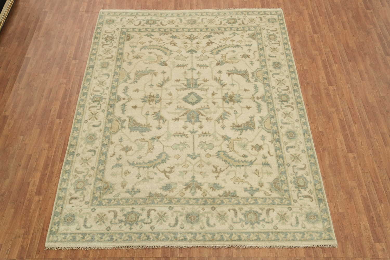 Classic Ivory Persian-style Rug with Subtle Pastel Accents 9x12 ft