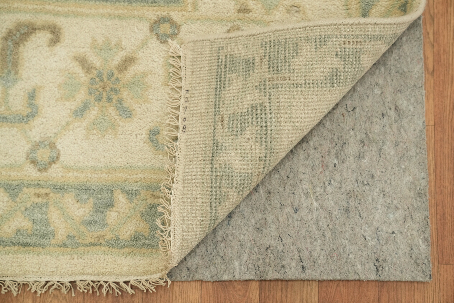 Classic Ivory Persian-style Rug with Subtle Pastel Accents 9x12 ft