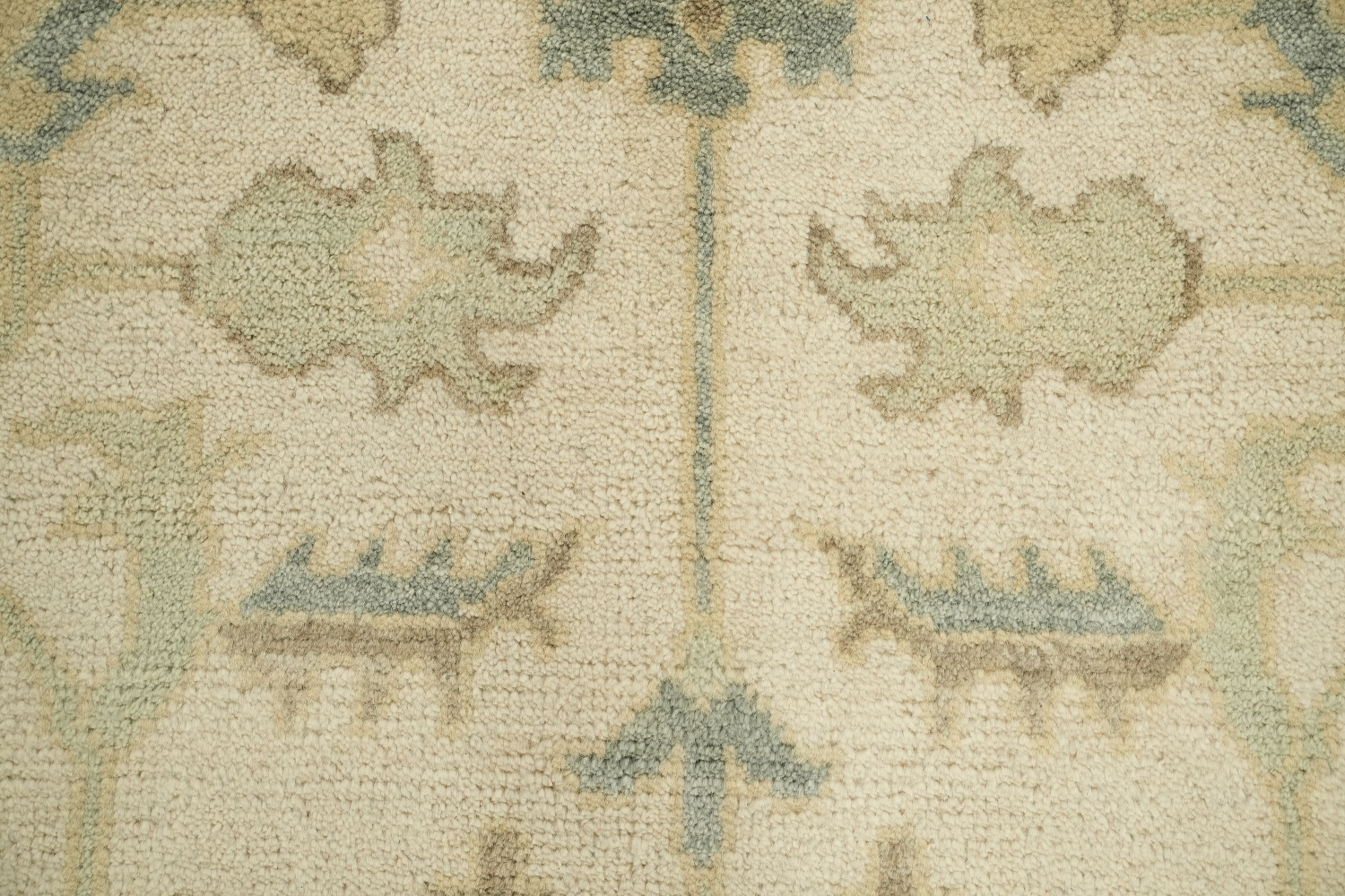 Classic Ivory Persian-style Rug with Subtle Pastel Accents 9x12 ft