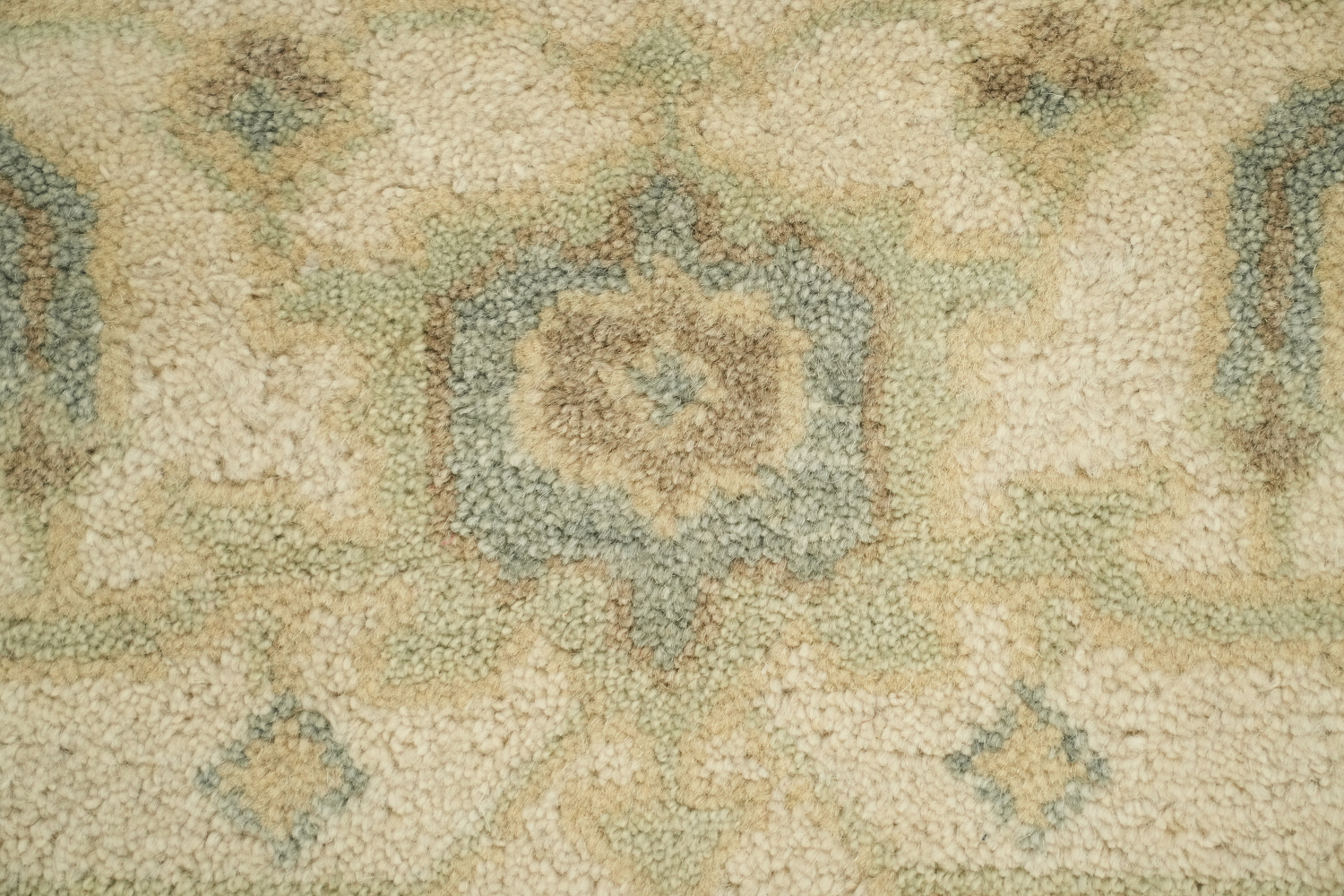 Classic Ivory Persian-style Rug with Subtle Pastel Accents 9x12 ft