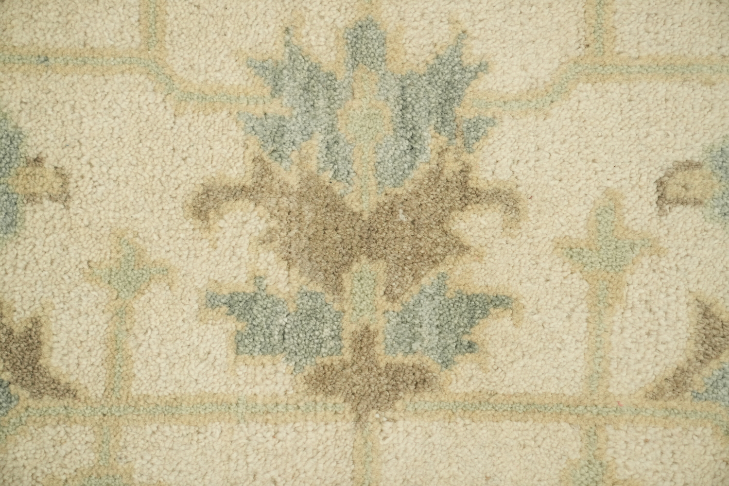 Classic Ivory Persian-style Rug with Subtle Pastel Accents 9x12 ft