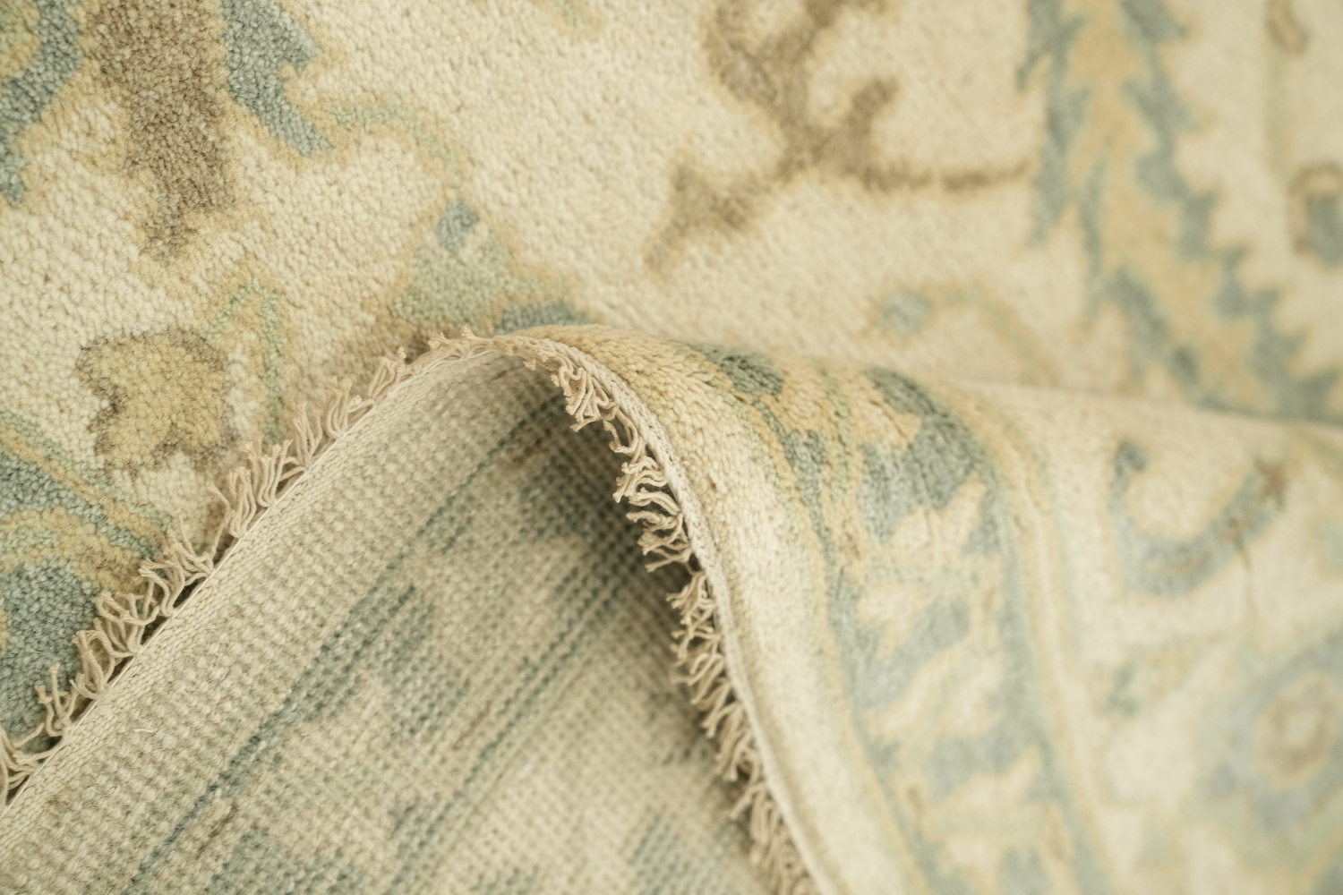 Classic Ivory Persian-style Rug with Subtle Pastel Accents 9x12 ft