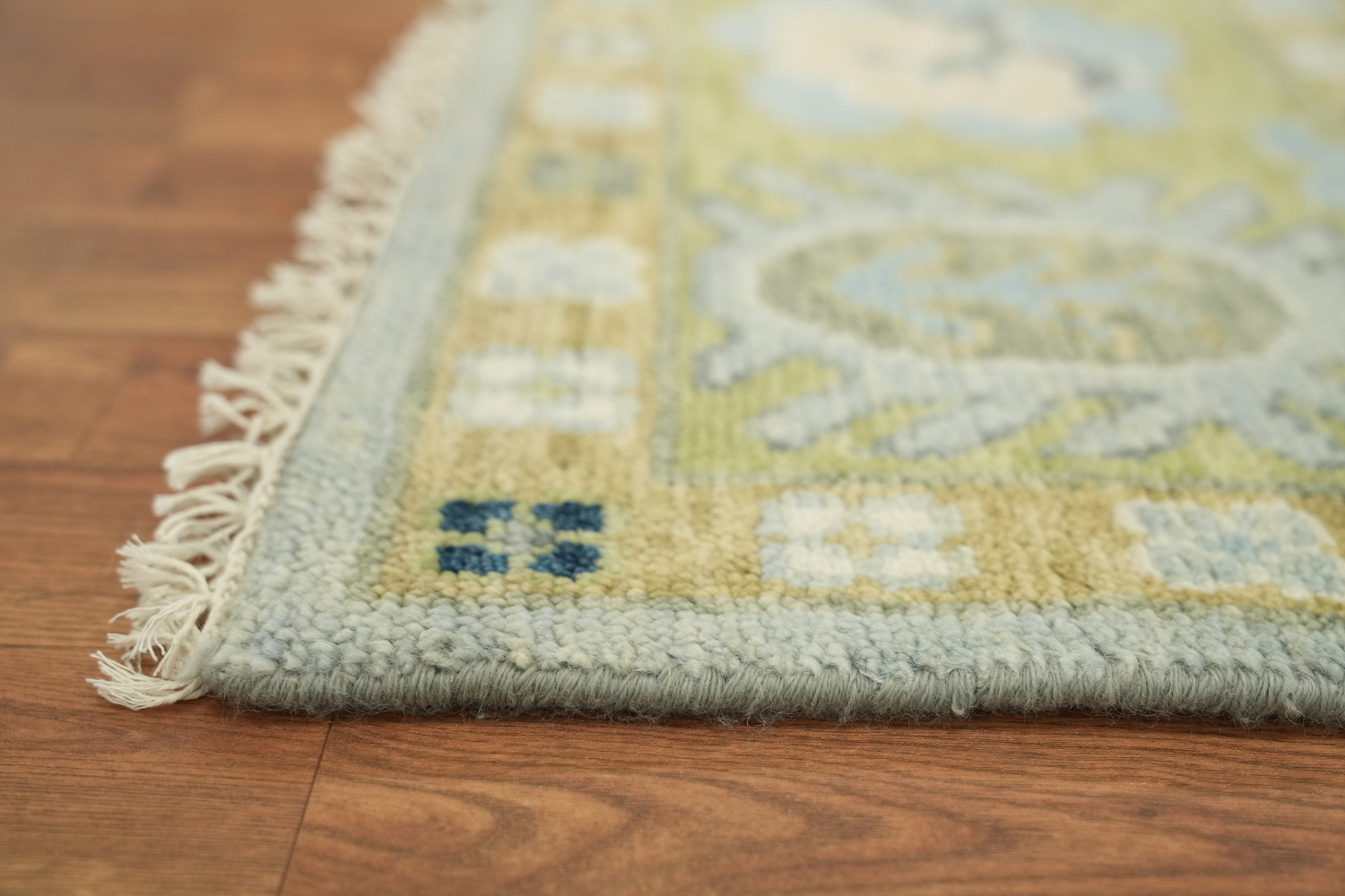 Traditional Handcrafted Rug with Floral Designs 8x10