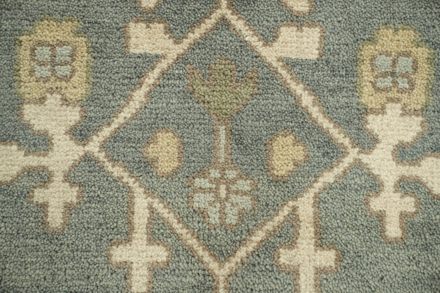 9'x12' Classic Persian-Style Rug with Muted Tones and Intricate Design