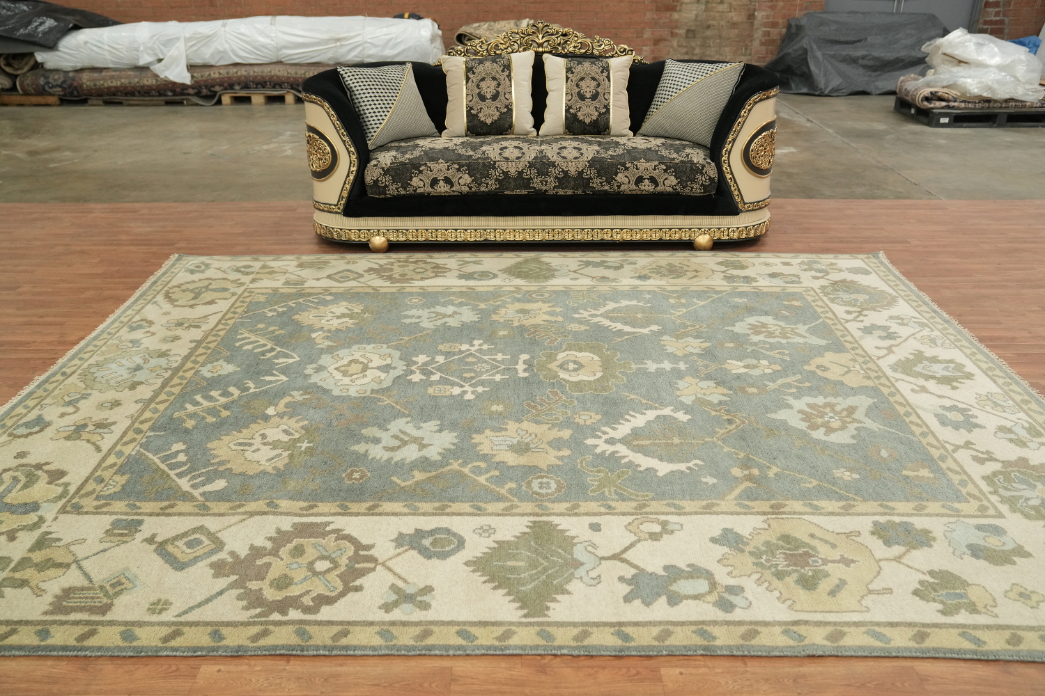 9'x12' Classic Persian-Style Rug with Muted Tones and Intricate Design