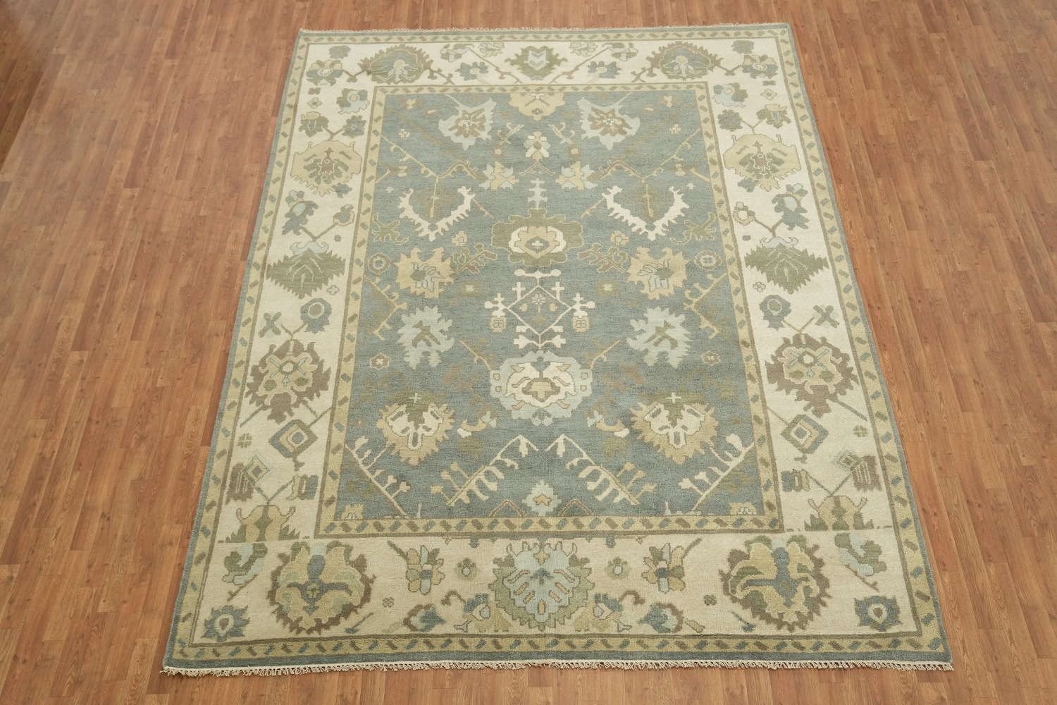 9'x12' Classic Persian-Style Rug with Muted Tones and Intricate Design