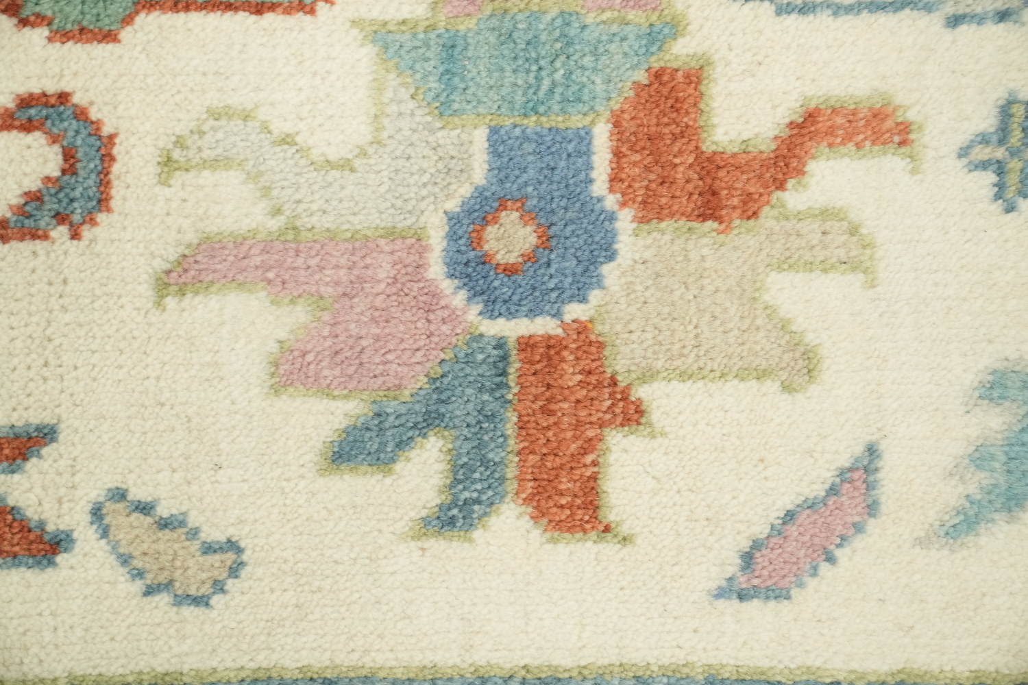 Classic Cream Oushak Rug Featuring Vintage-Inspired Ornate Patterns 8'x10'
