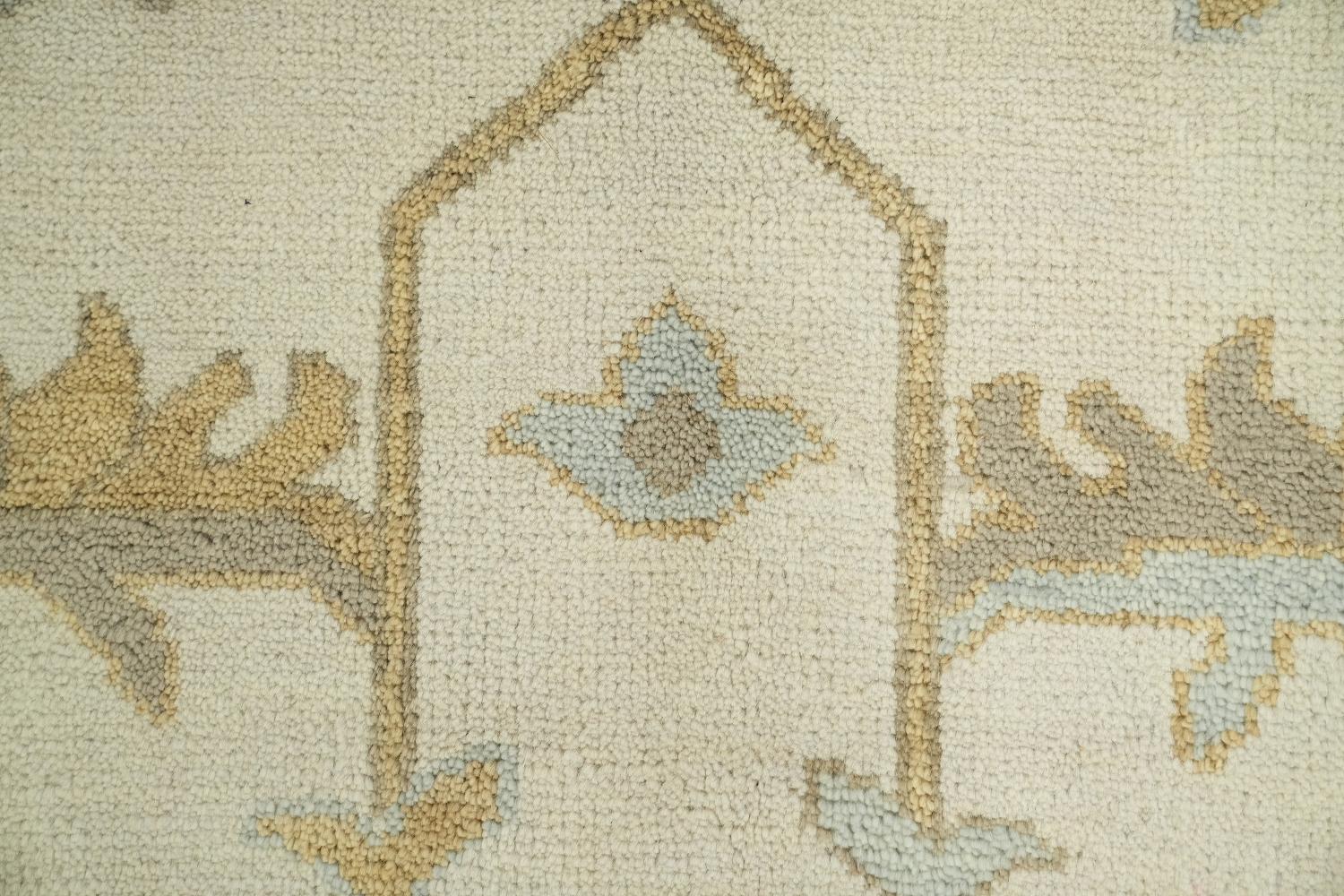 Stylish Neutral Area Rug with Traditional Motifs 9'x12'