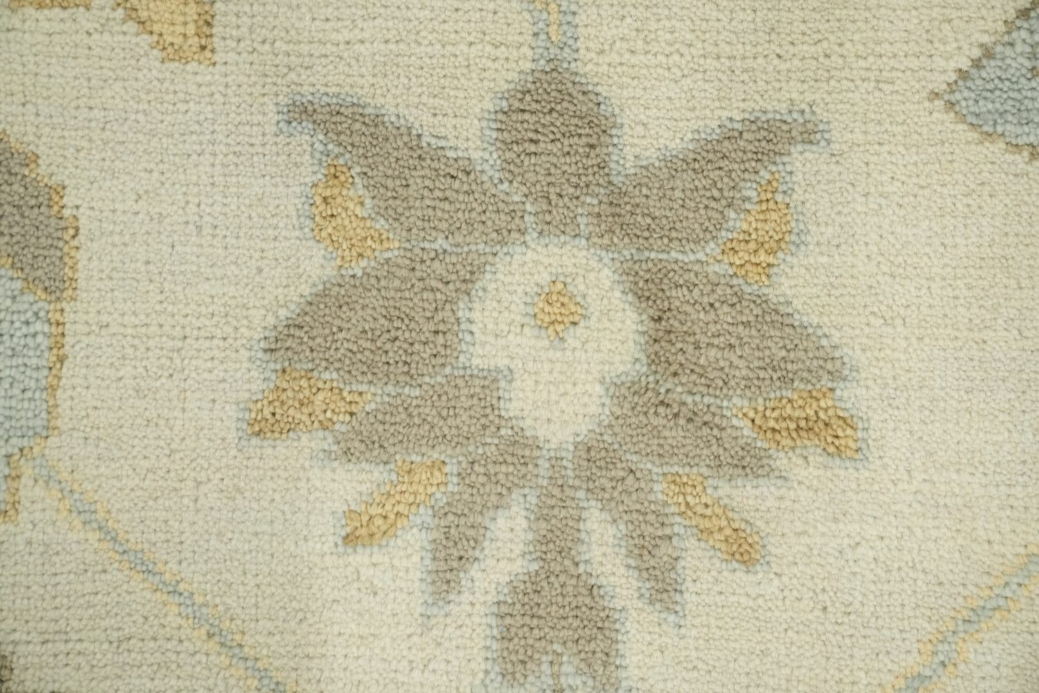 Stylish Neutral Area Rug with Traditional Motifs 9'x12'