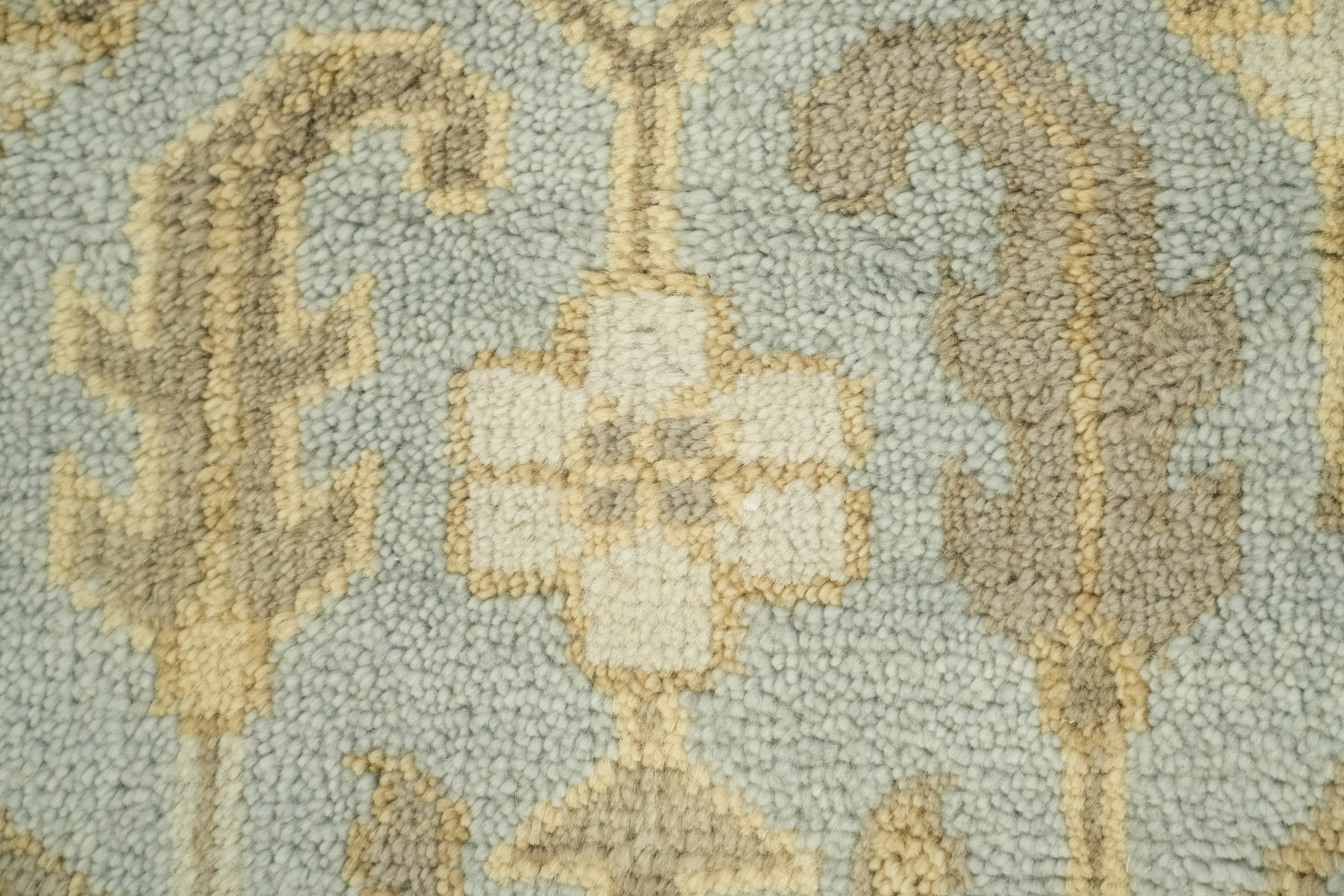Stylish Neutral Area Rug with Traditional Motifs 9'x12'