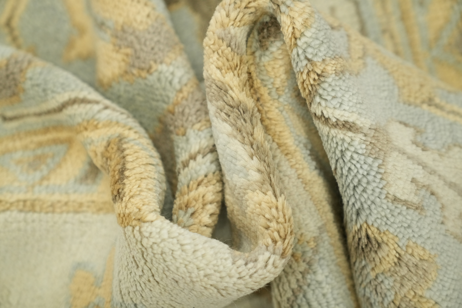 Stylish Neutral Area Rug with Traditional Motifs 9'x12'