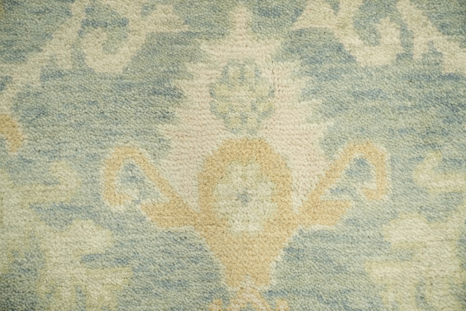 9'x12' Classic Oushak Traditional Rug with Subtle Floral Patterns in Pastel Hues
