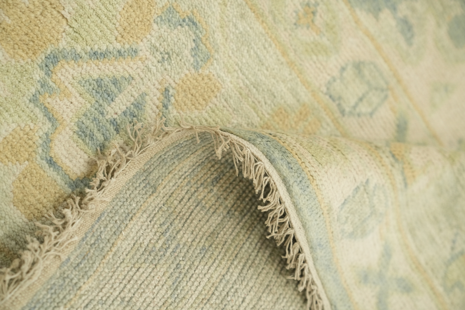 9'x12' Classic Oushak Traditional Rug with Subtle Floral Patterns in Pastel Hues