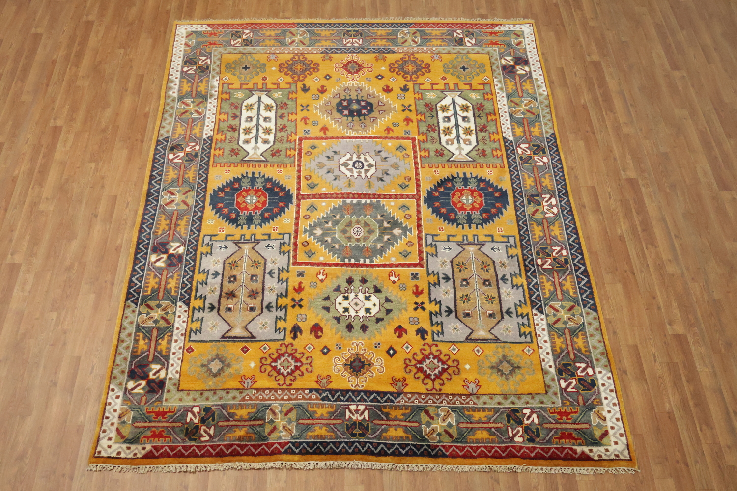 Bright and bold traditional-style Tribal Indian Area Rug 8x10 ft