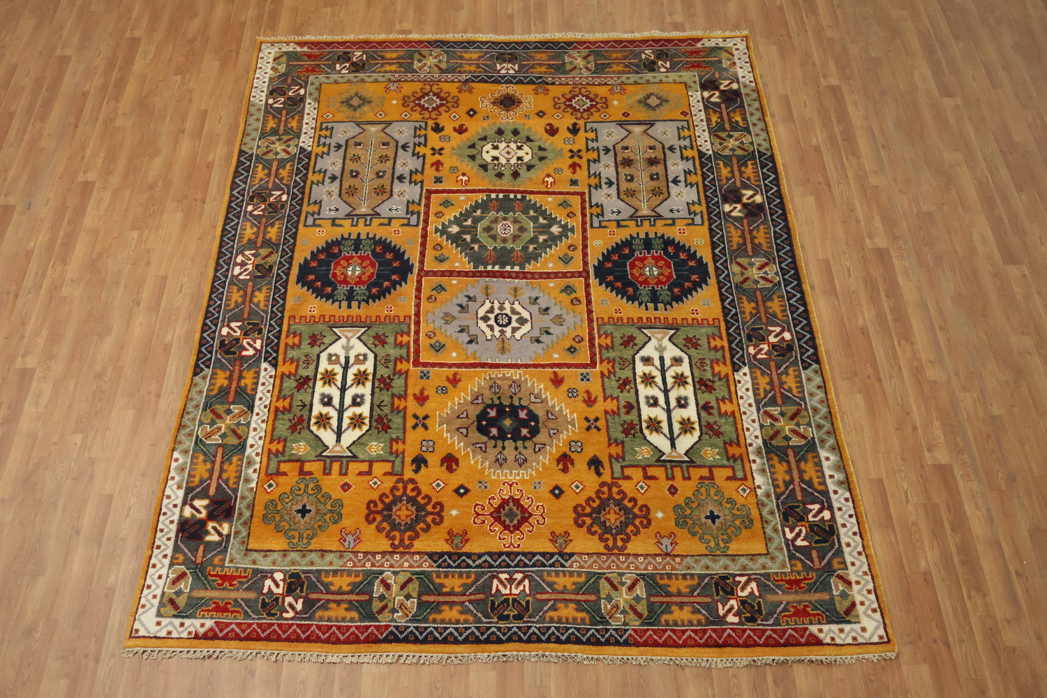 Bright and bold traditional-style Tribal Indian Area Rug 8x10 ft