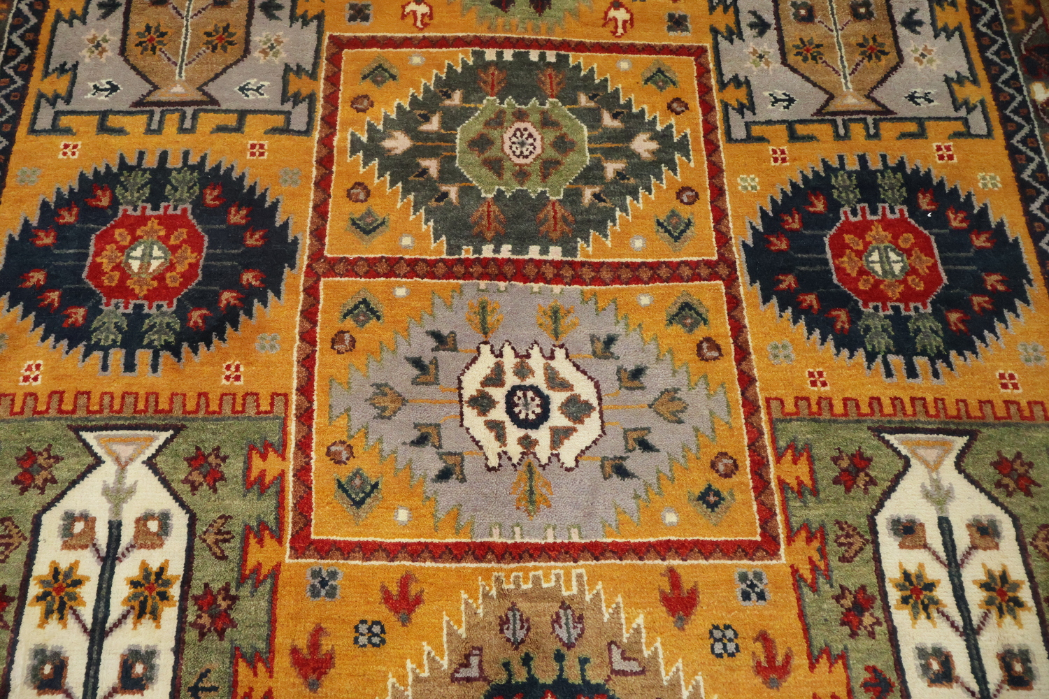 Bright and bold traditional-style Tribal Indian Area Rug 8x10 ft