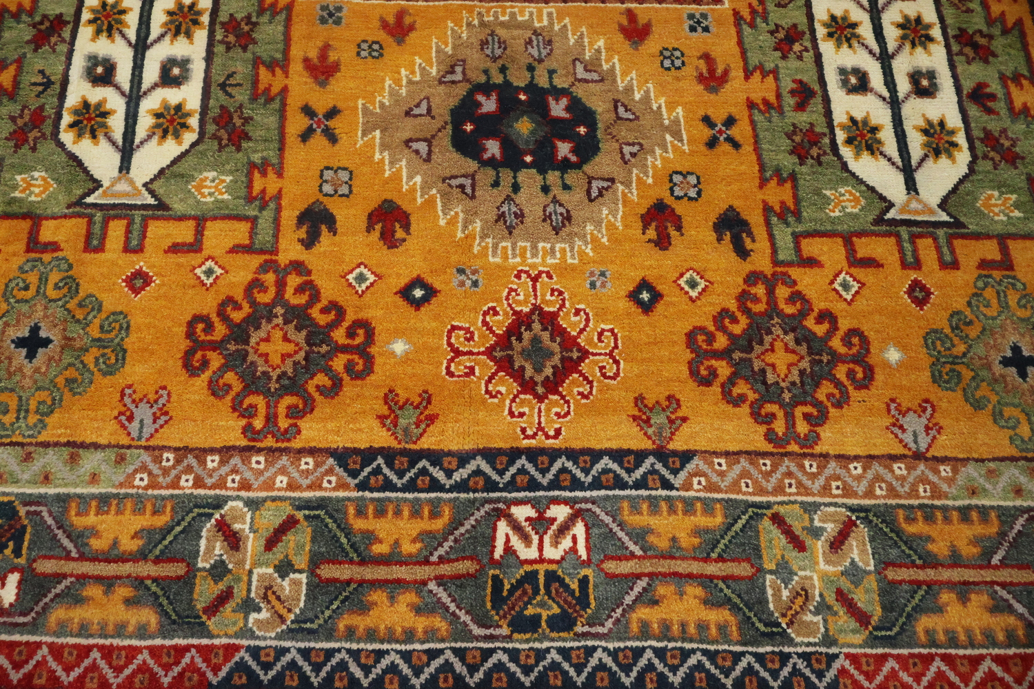Bright and bold traditional-style Tribal Indian Area Rug 8x10 ft