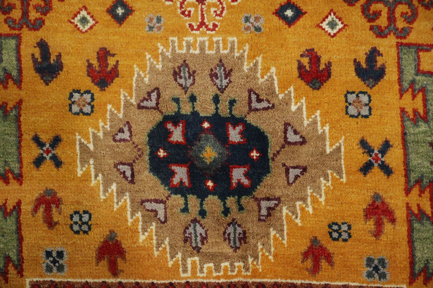 Bright and bold traditional-style Tribal Indian Area Rug 8x10 ft