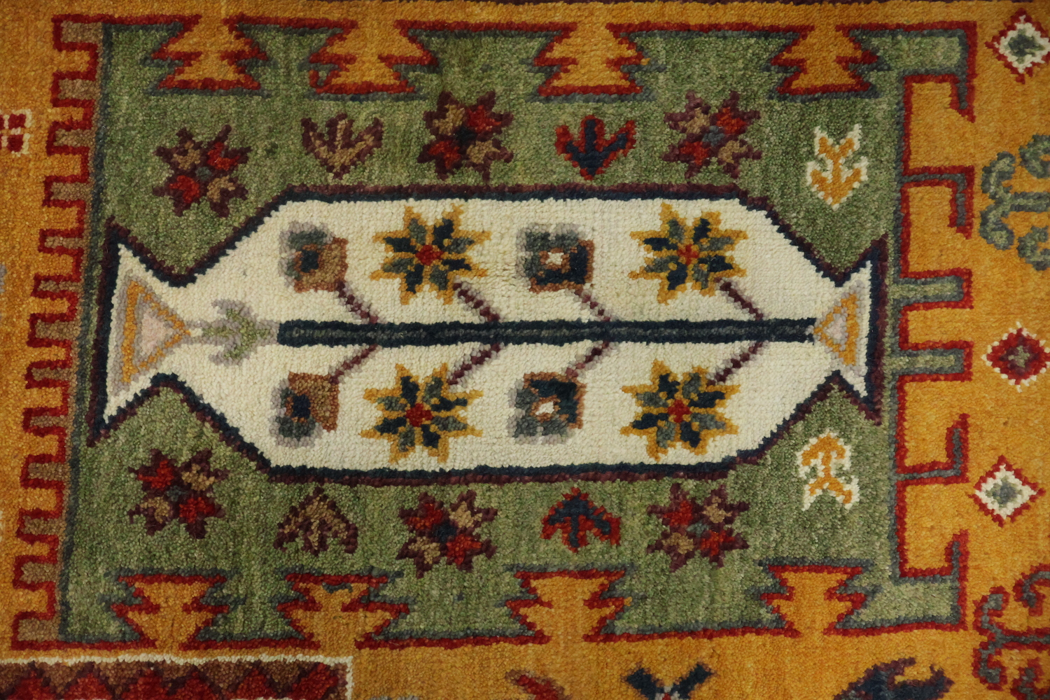 Bright and bold traditional-style Tribal Indian Area Rug 8x10 ft