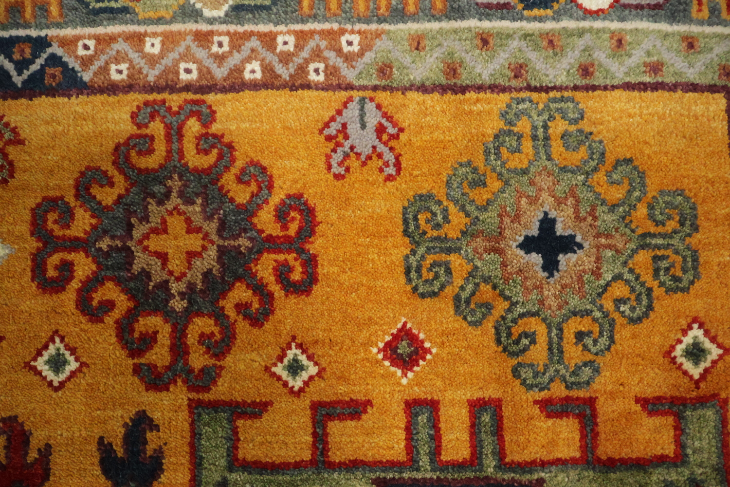 Bright and bold traditional-style Tribal Indian Area Rug 8x10 ft