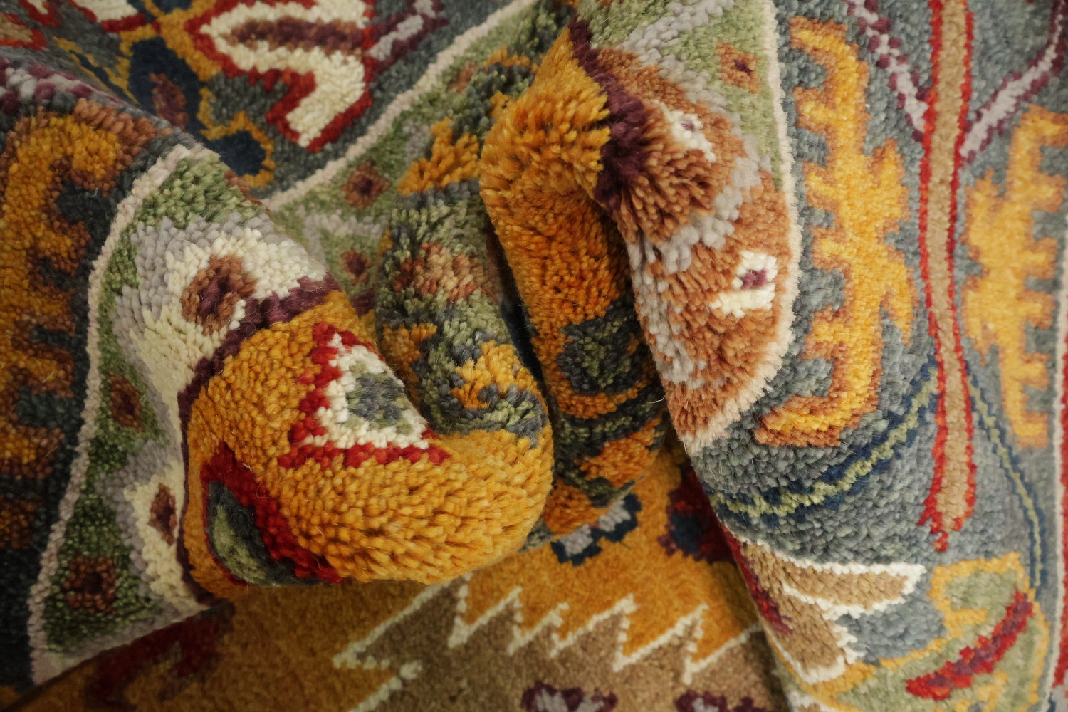 Bright and bold traditional-style Tribal Indian Area Rug 8x10 ft