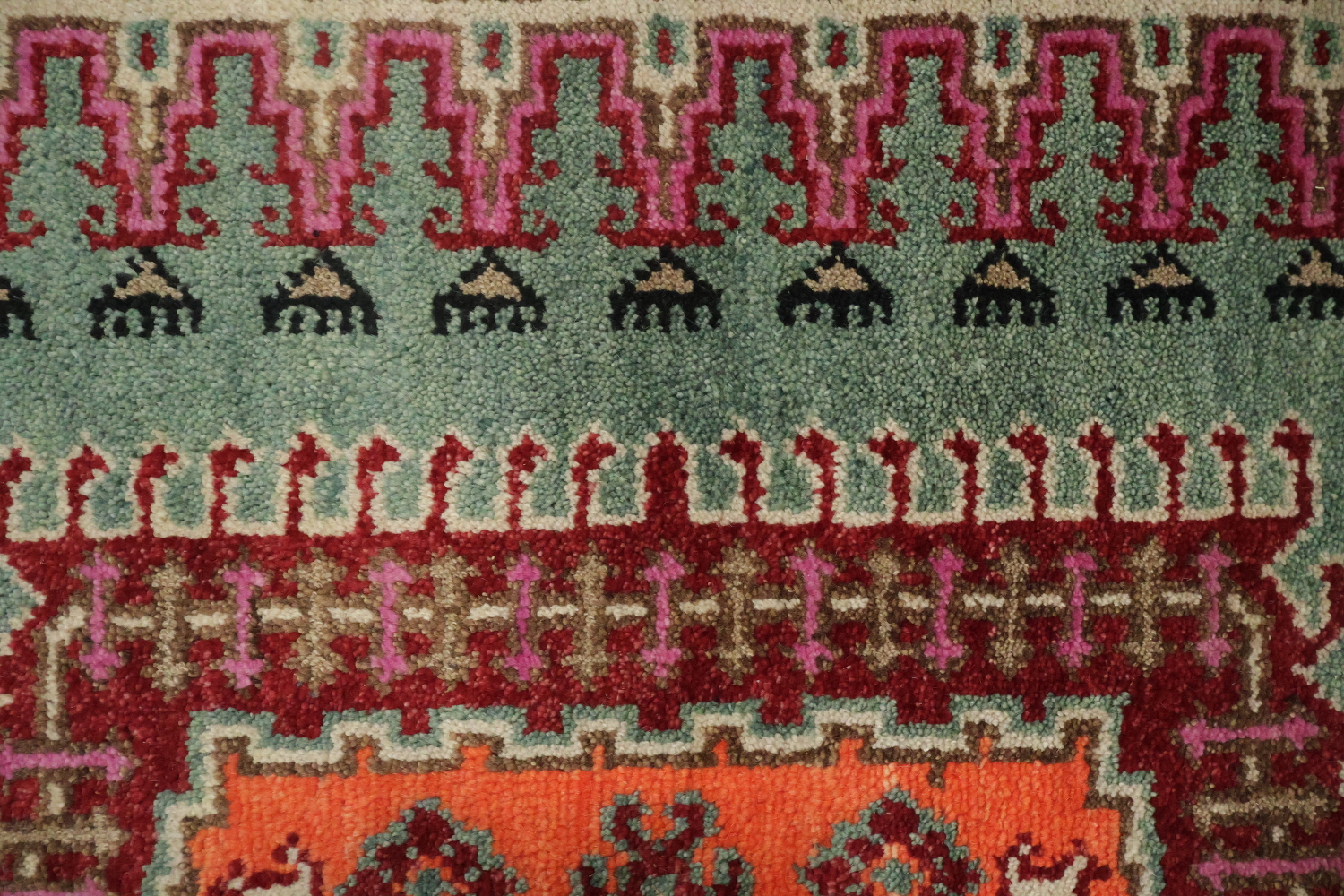 Elegant Turquoise and Coral Viss Indian Area Rug 6'x9'
