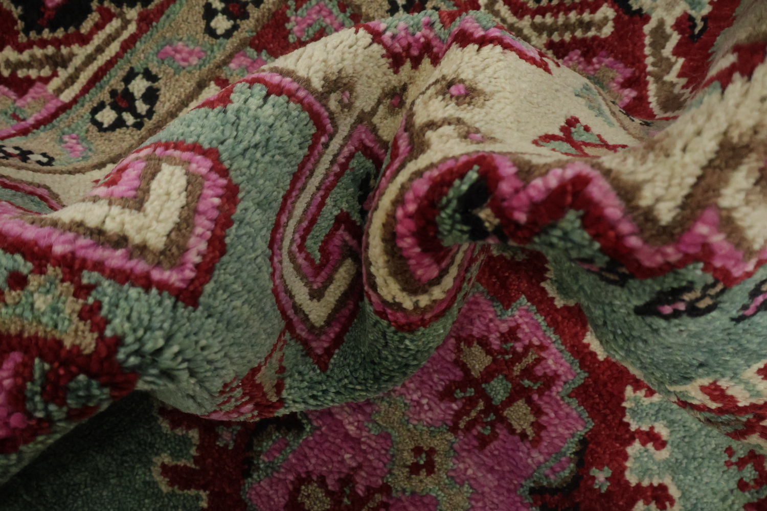 Elegant Turquoise and Coral Viss Indian Area Rug 6'x9'