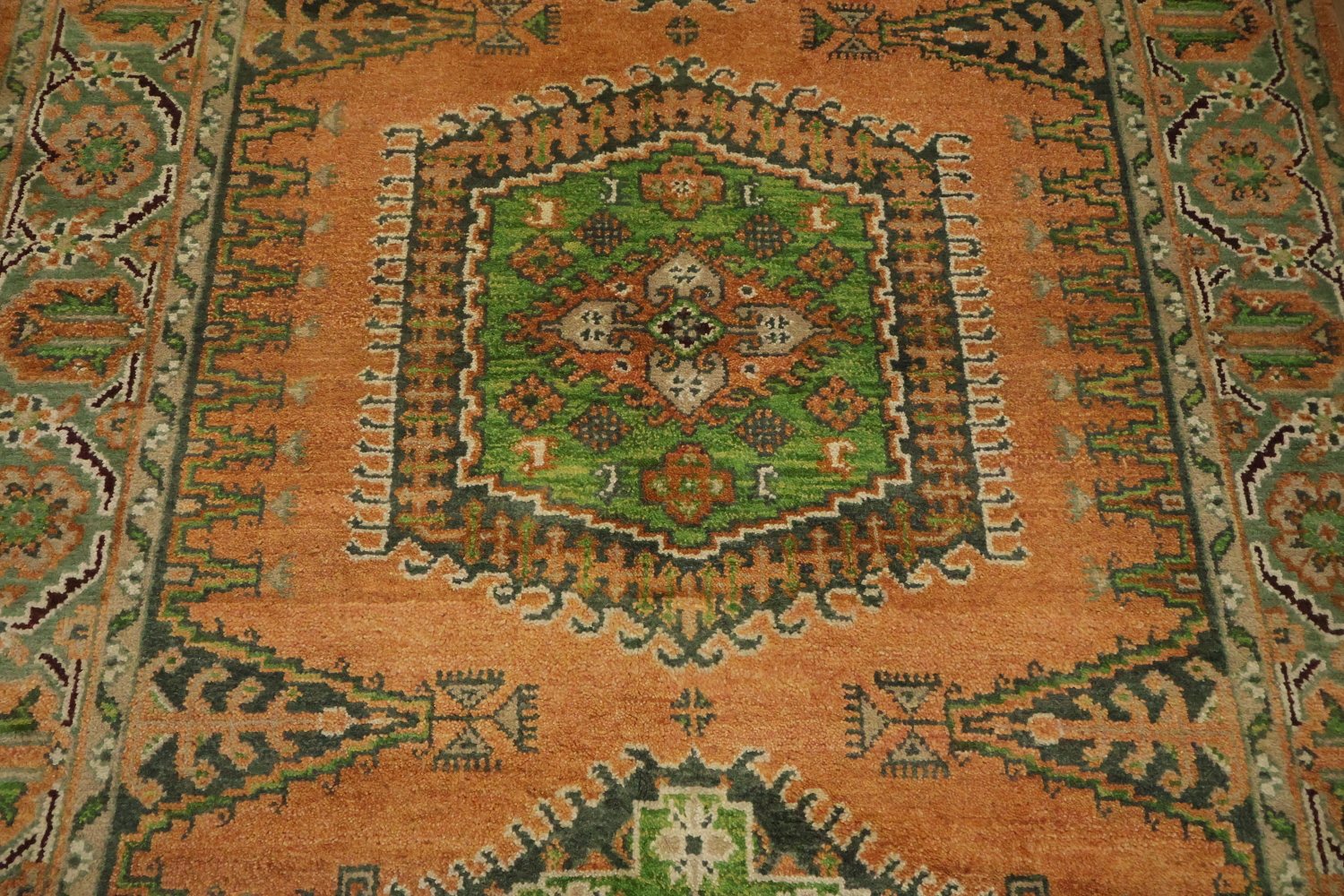 Elegant Orange and Green Viss Rug with Intricate Pattern Design 6'x9'