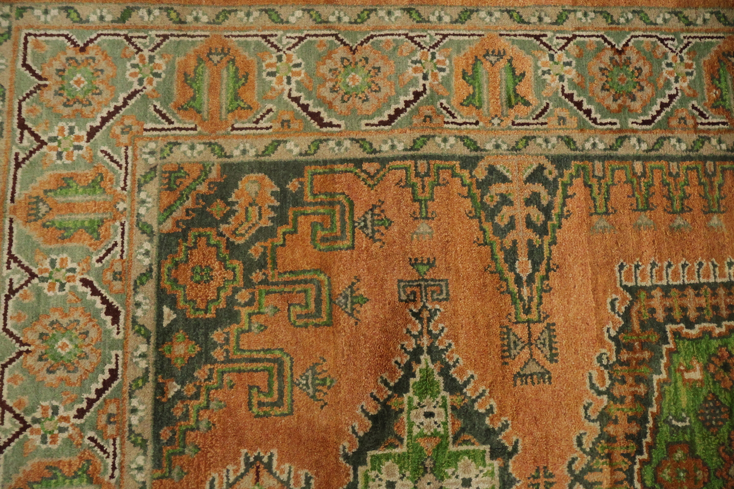 Elegant Orange and Green Viss Rug with Intricate Pattern Design 6'x9'