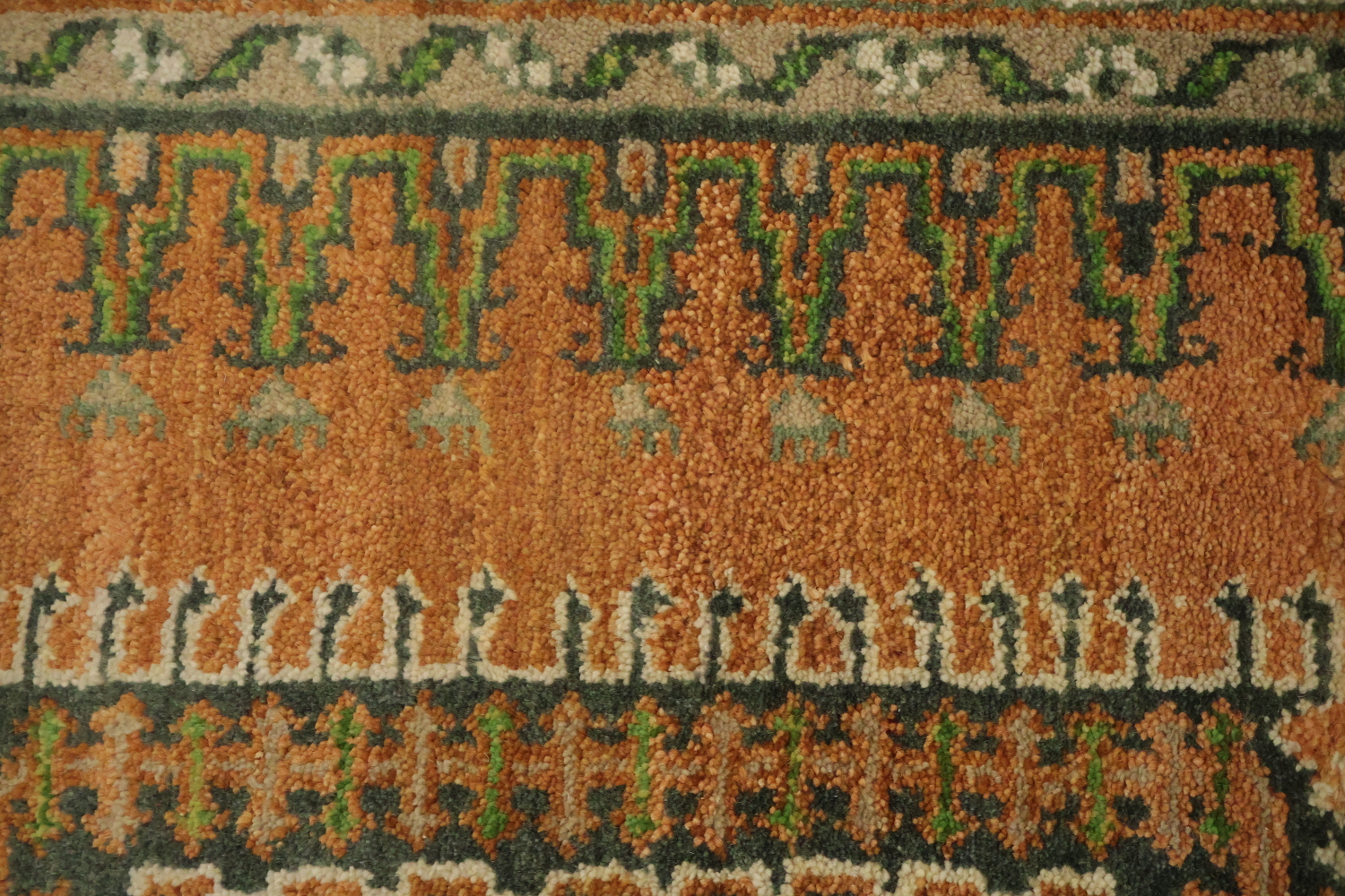 Elegant Orange and Green Viss Rug with Intricate Pattern Design 6'x9'