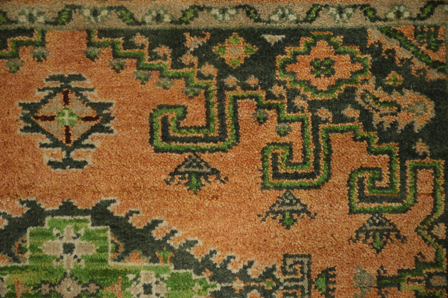 Elegant Orange and Green Viss Rug with Intricate Pattern Design 6'x9'