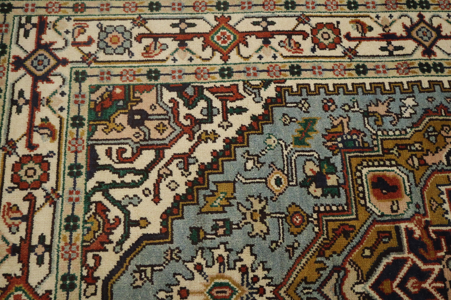 Luxurious Traditional Persian Style Rug Hand-Knotted Wool 6'x9'