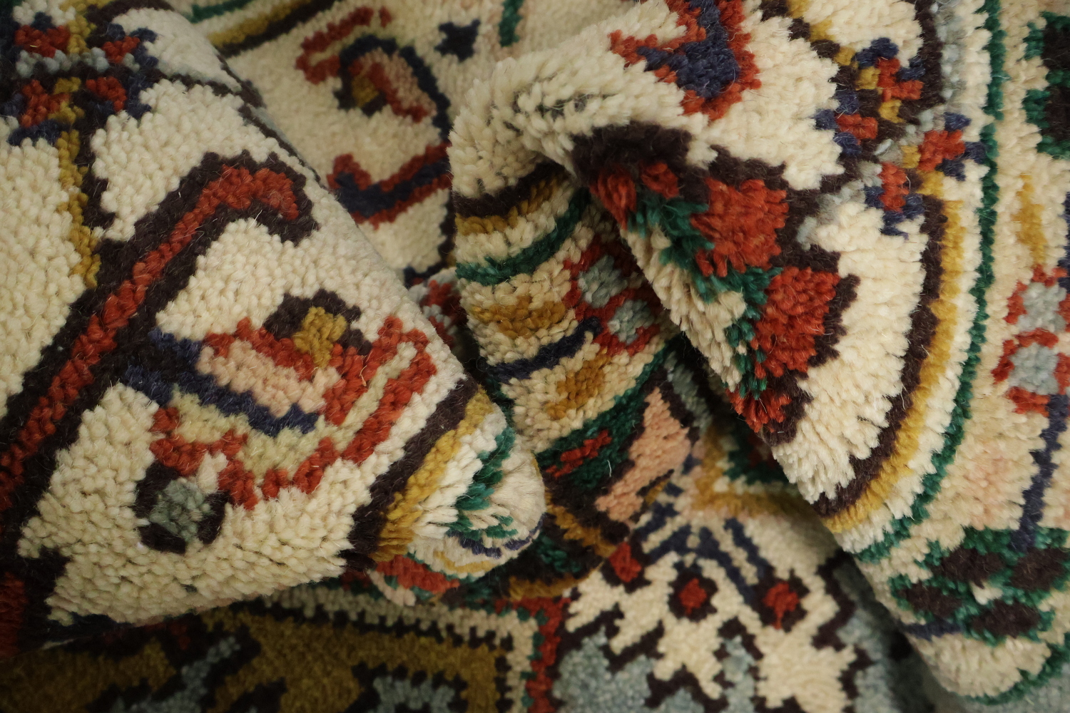 Luxurious Traditional Persian Style Rug Hand-Knotted Wool 6'x9'