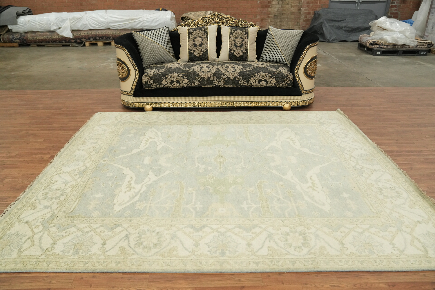 Elegant Cream and Blue Rug with Intricate Floral Pattern 8'x10'