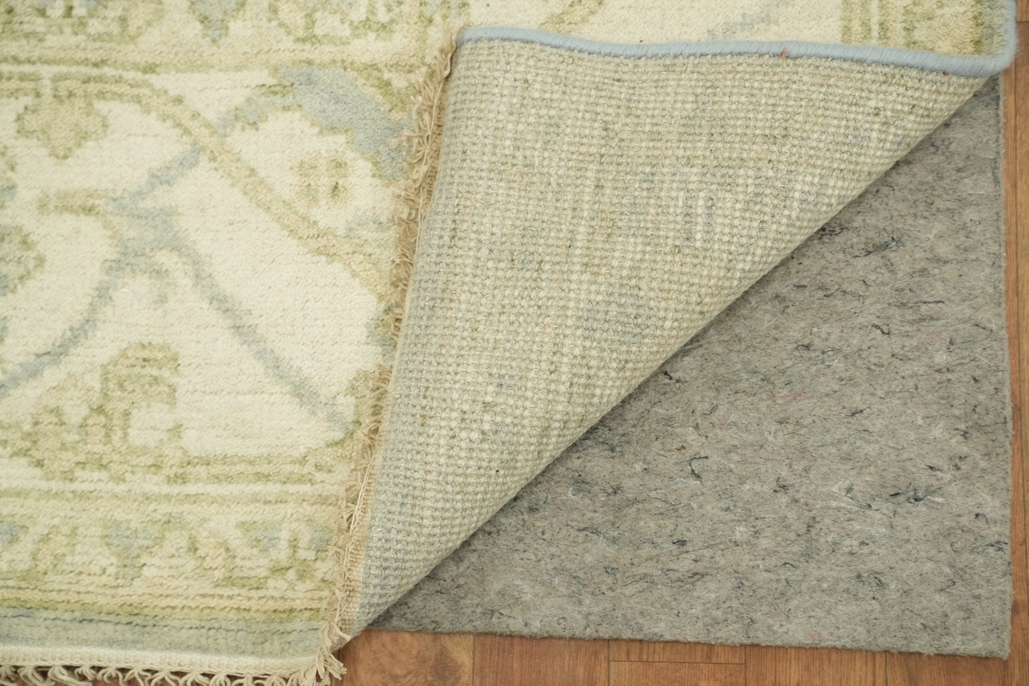 Elegant Cream and Blue Rug with Intricate Floral Pattern 8'x10'