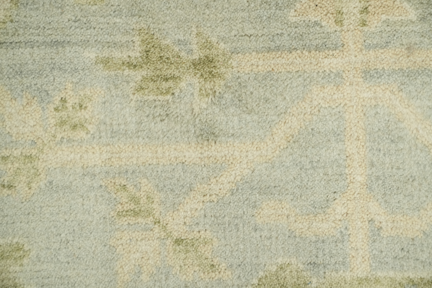 Elegant Cream and Blue Rug with Intricate Floral Pattern 8'x10'