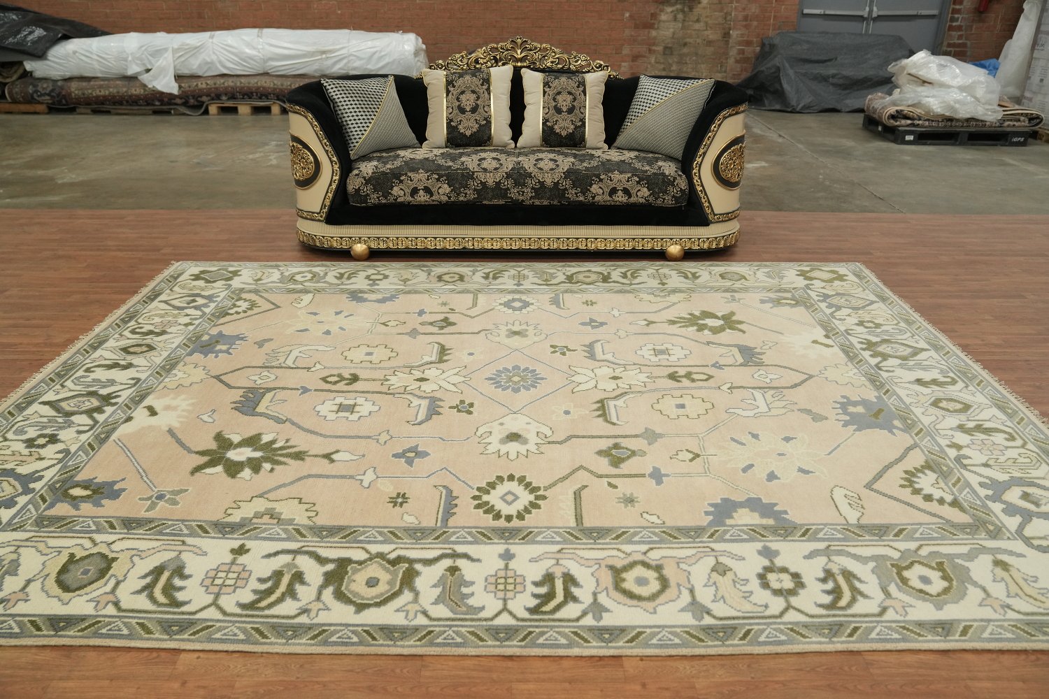 Traditional Area Rug in Subtle Tones and Delicate Motifs 9'x12'