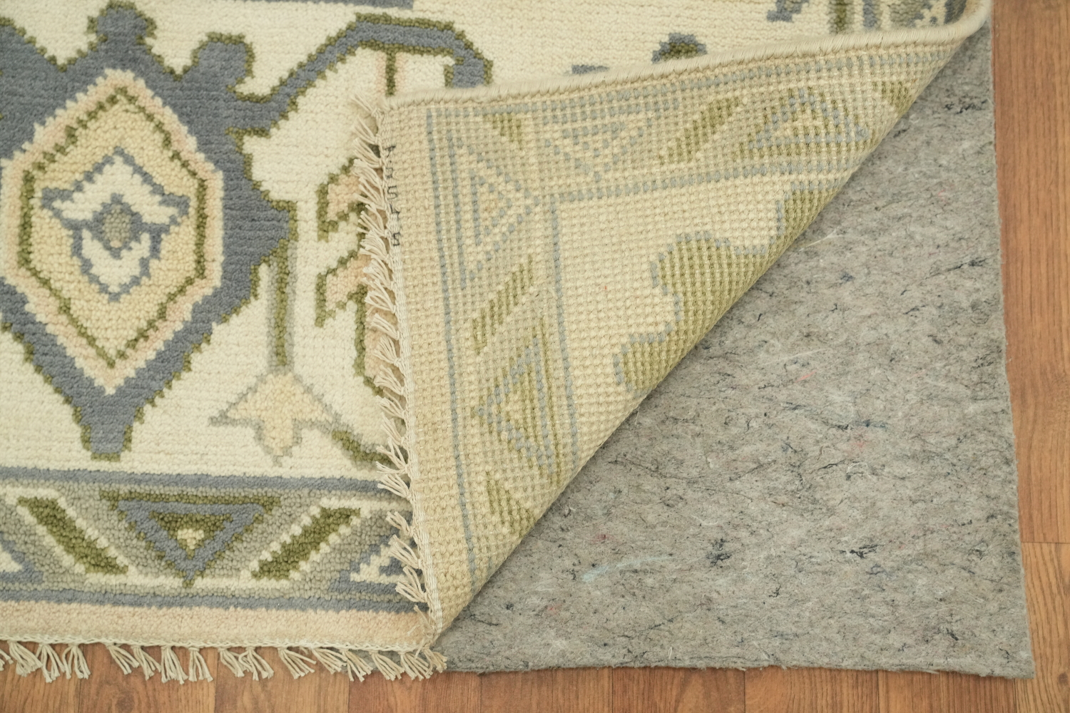 Traditional Area Rug in Subtle Tones and Delicate Motifs 9'x12'