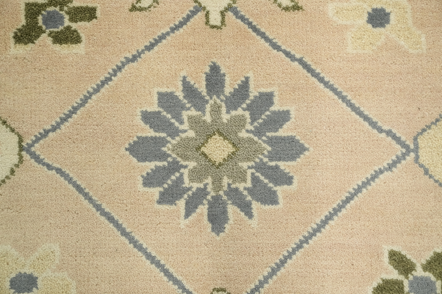 Traditional Area Rug in Subtle Tones and Delicate Motifs 9'x12'