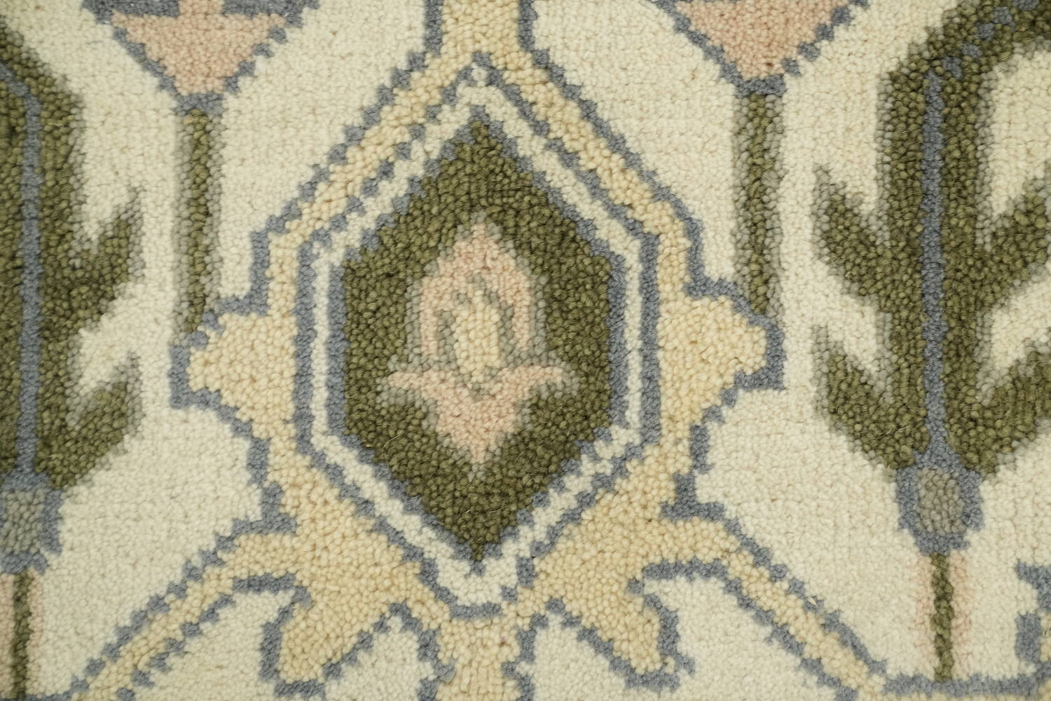 Traditional Area Rug in Subtle Tones and Delicate Motifs 9'x12'