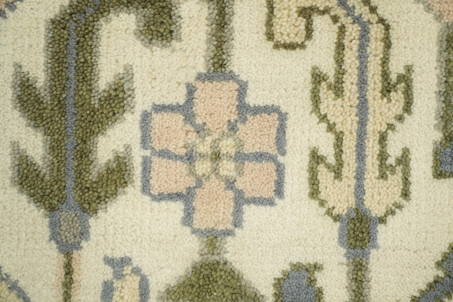 Traditional Area Rug in Subtle Tones and Delicate Motifs 9'x12'