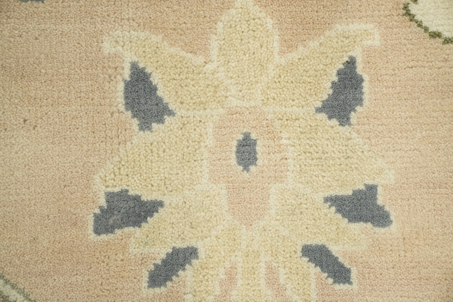 Traditional Area Rug in Subtle Tones and Delicate Motifs 9'x12'