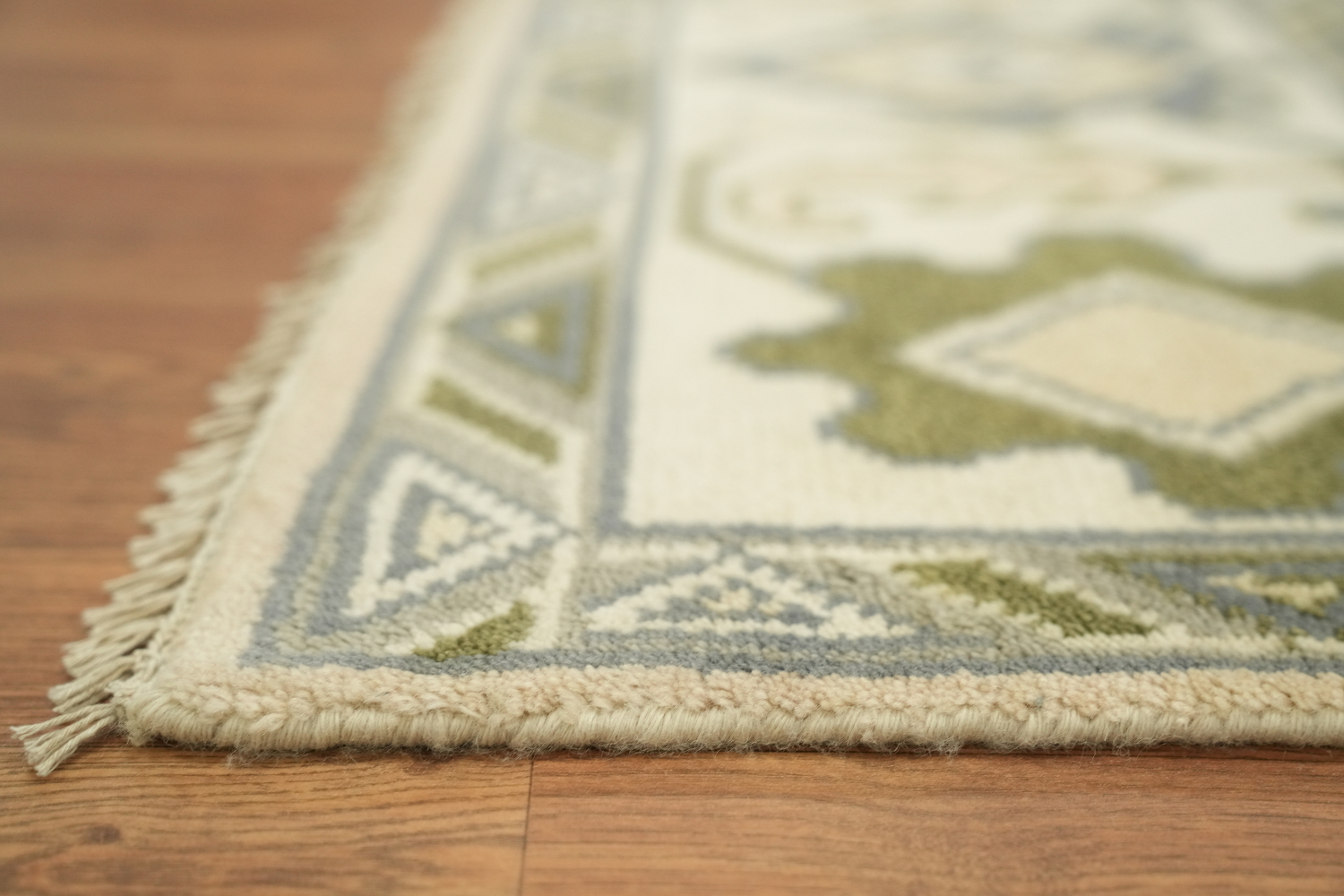 Traditional Area Rug in Subtle Tones and Delicate Motifs 9'x12'