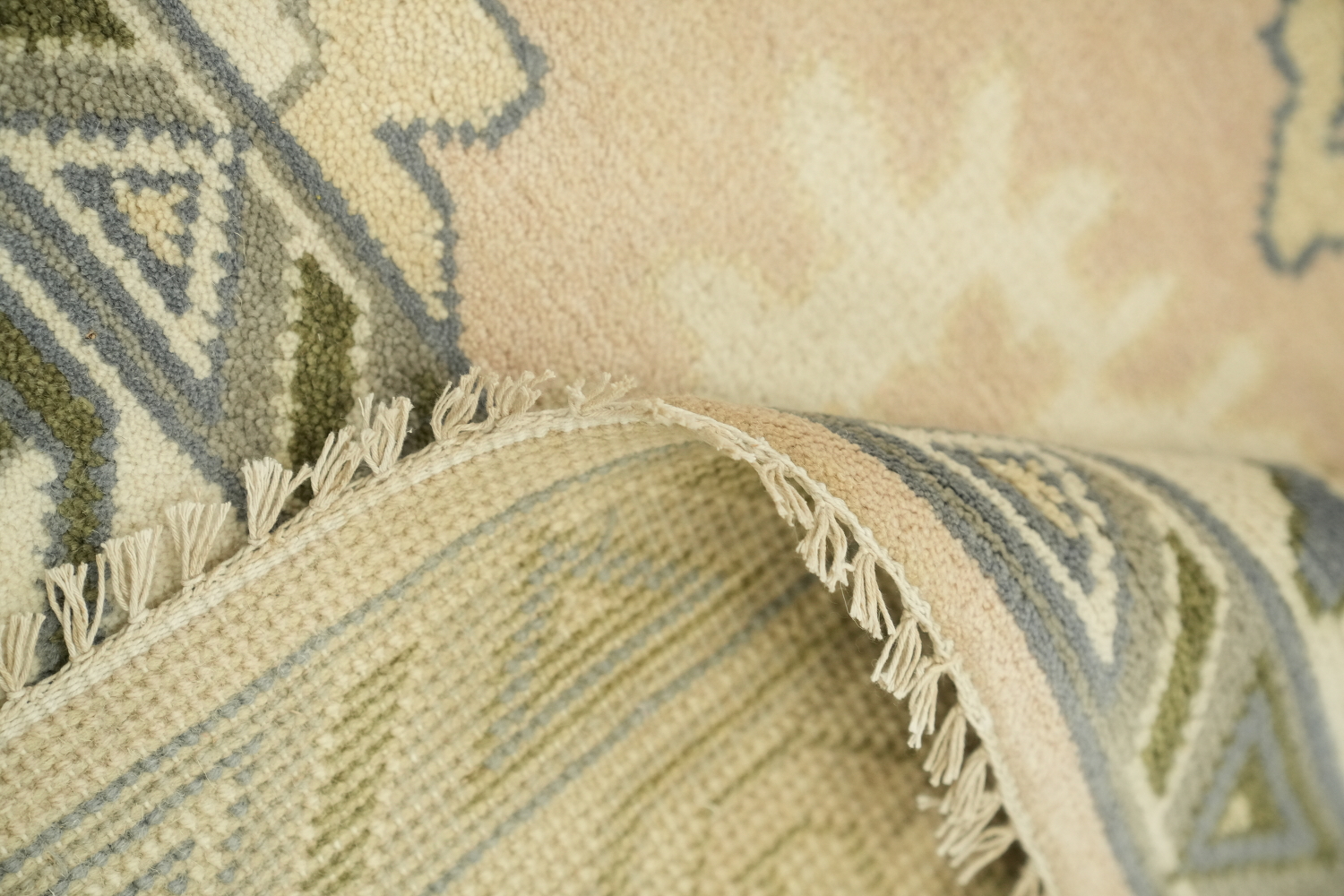 Traditional Area Rug in Subtle Tones and Delicate Motifs 9'x12'